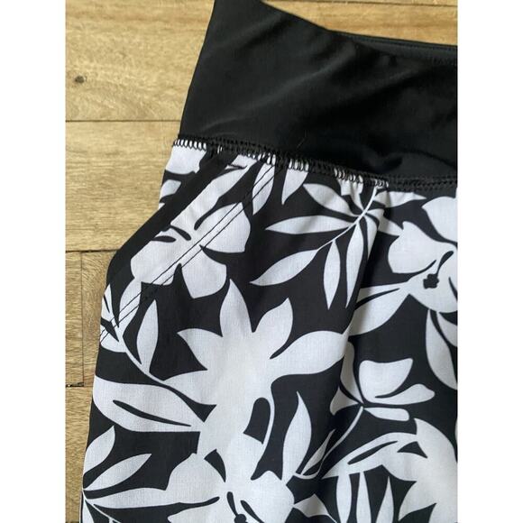 Lands End Swimsuit Skirt 22W Bathing Skort Built in Shorts Black White Floral - Picture 3 of 8